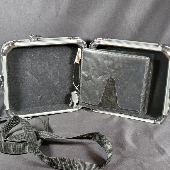 Vaultz CD Case - Picture 4 of 6